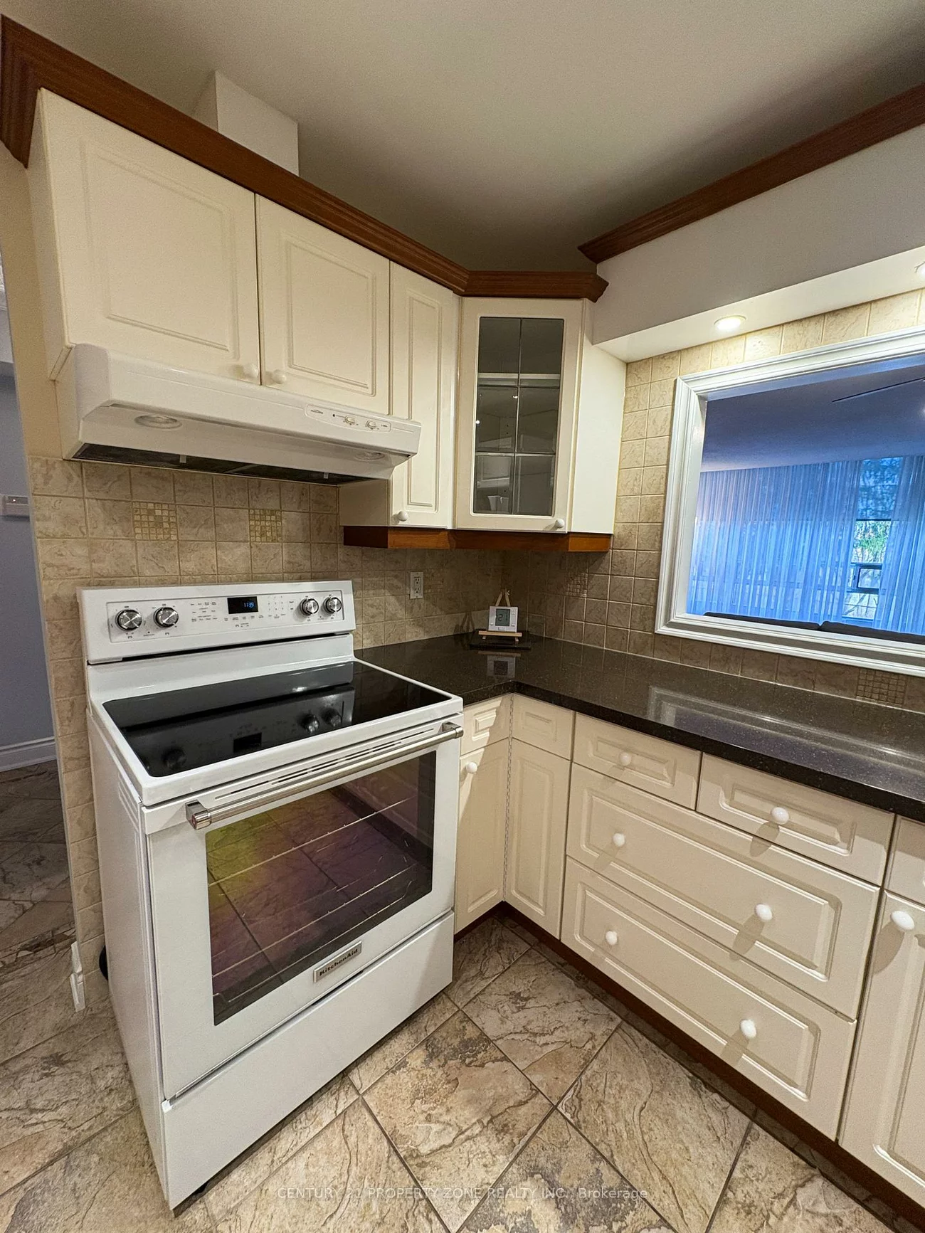 330, Mill, Brampton South, Brampton