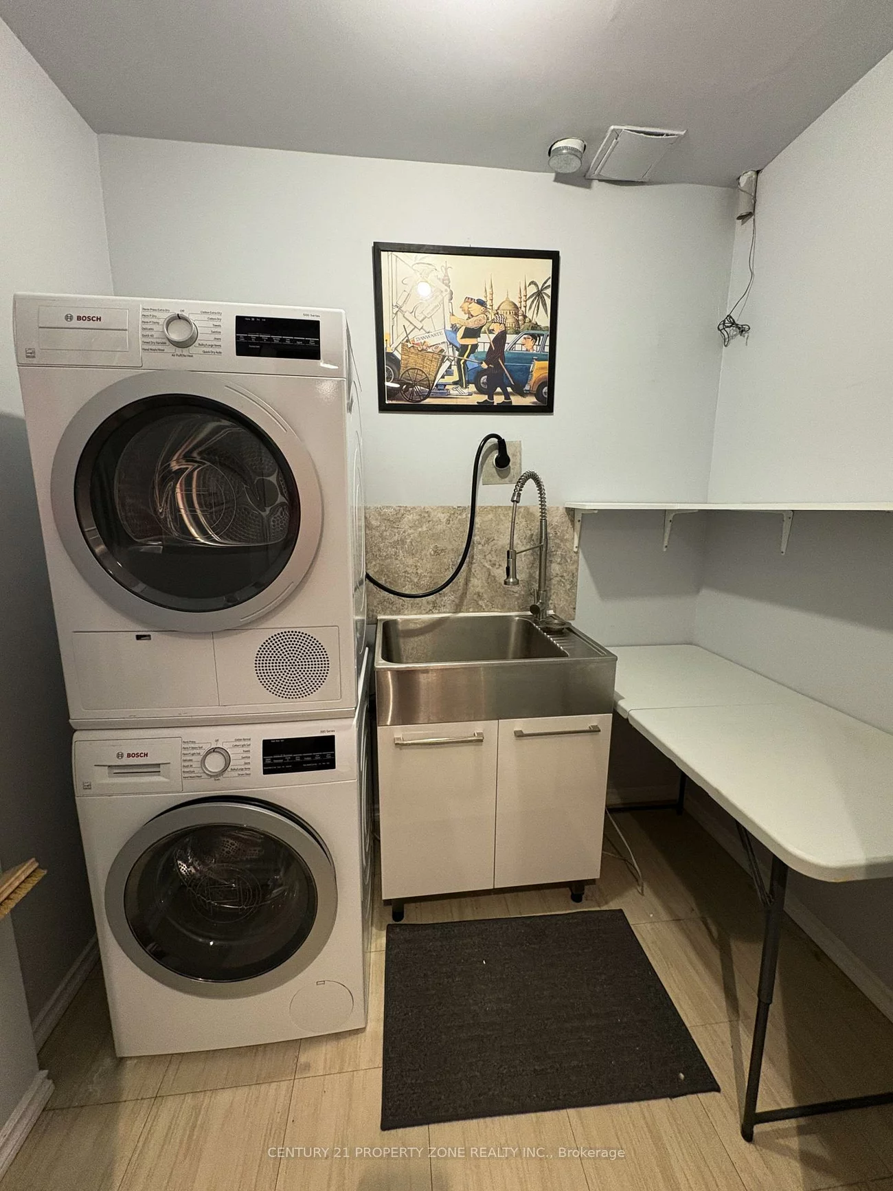 330, Mill, Brampton South, Brampton