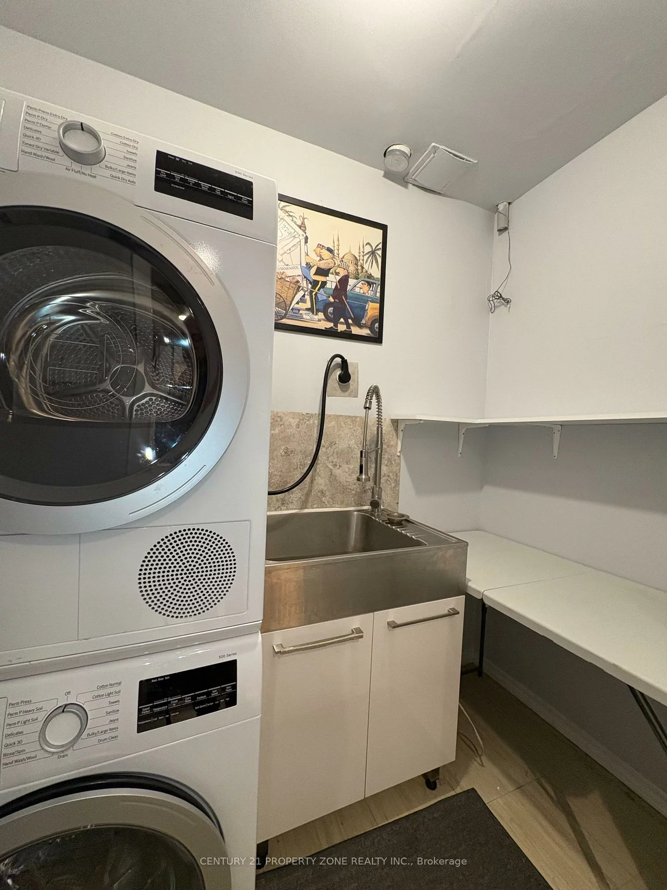 330, Mill, Brampton South, Brampton