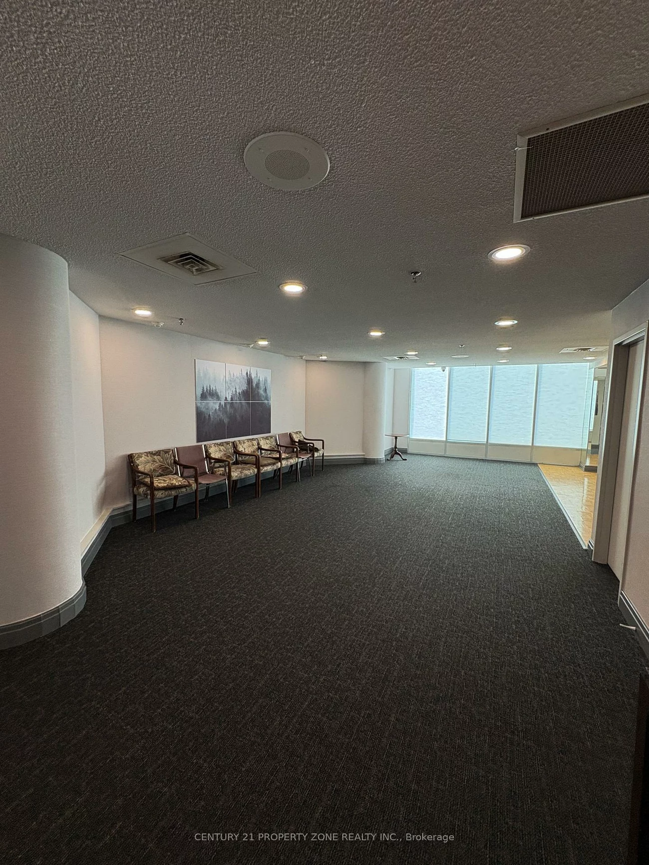 330, Mill, Brampton South, Brampton