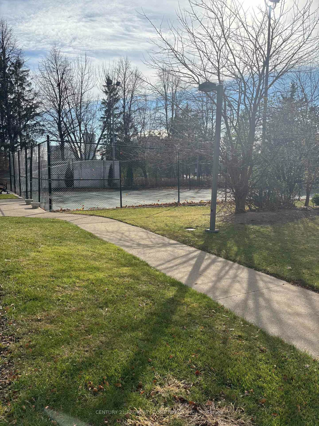 330, Mill, Brampton South, Brampton