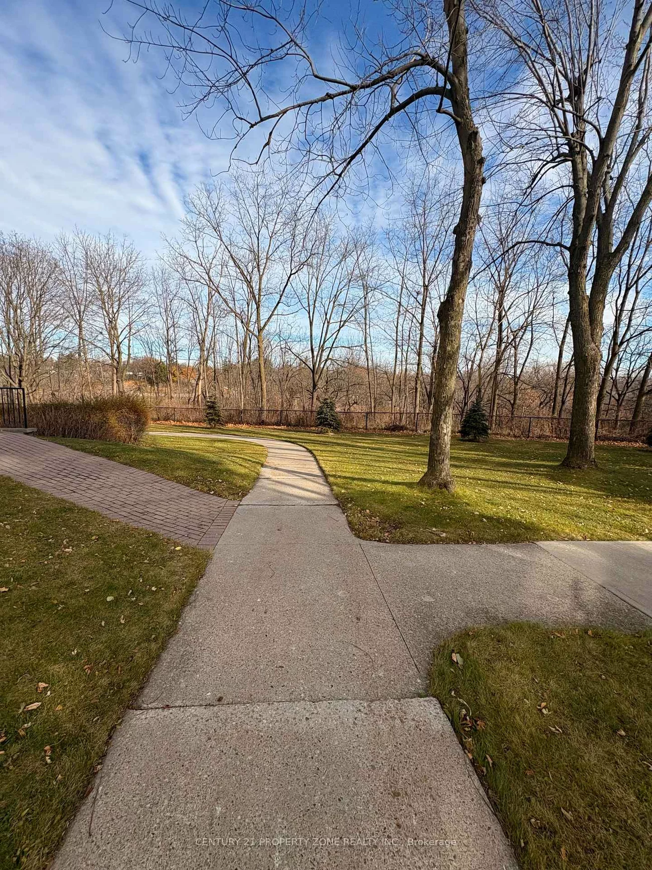 330, Mill, Brampton South, Brampton