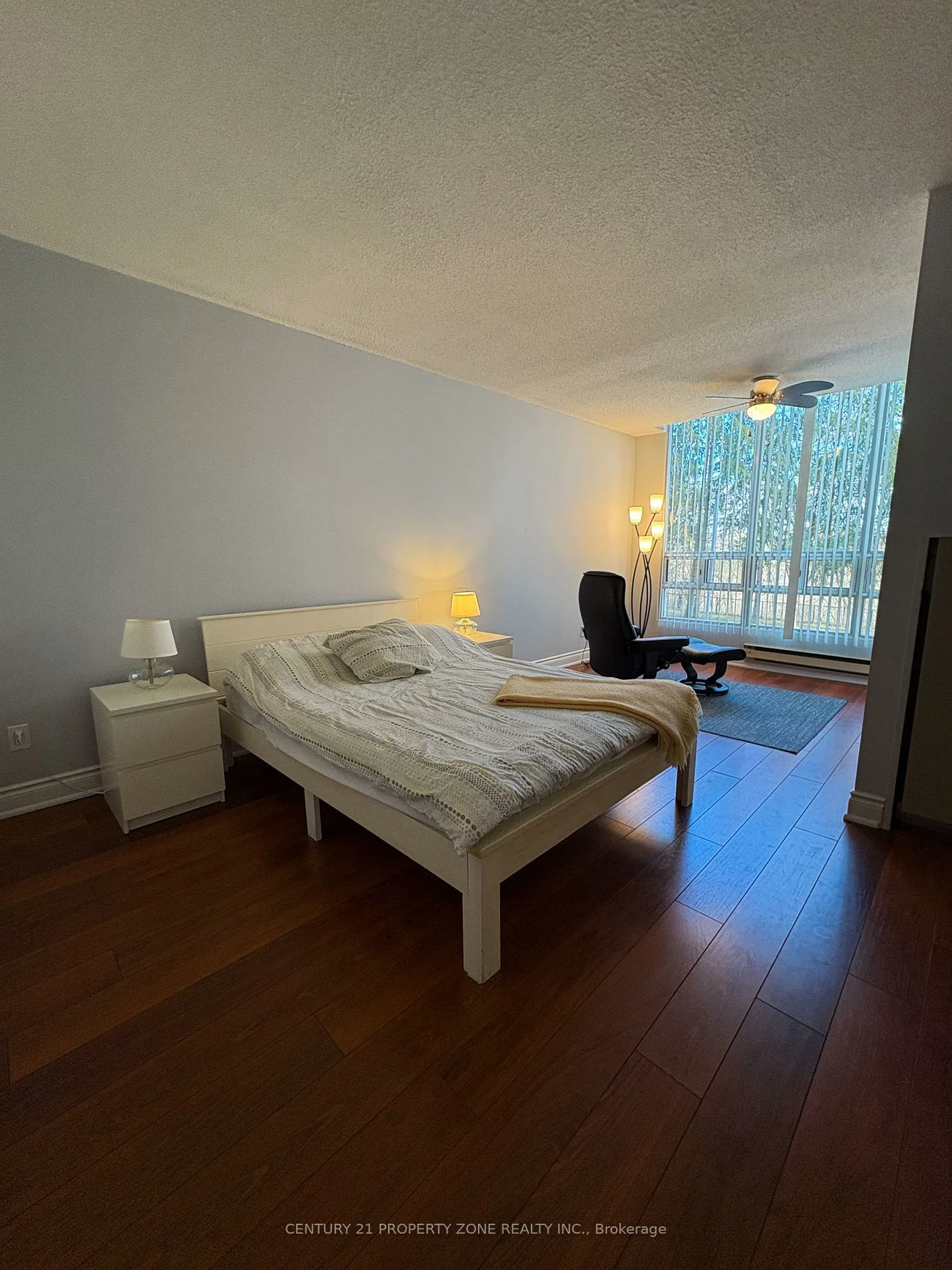 330, Mill, Brampton South, Brampton