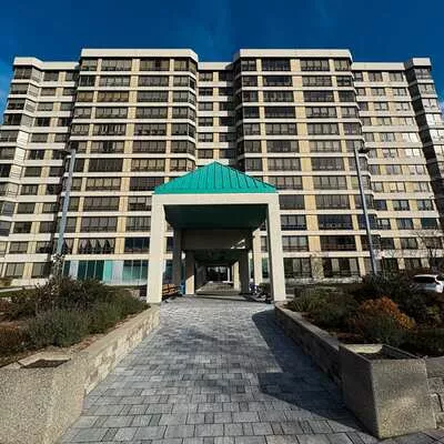 330, Mill, Brampton South, Brampton