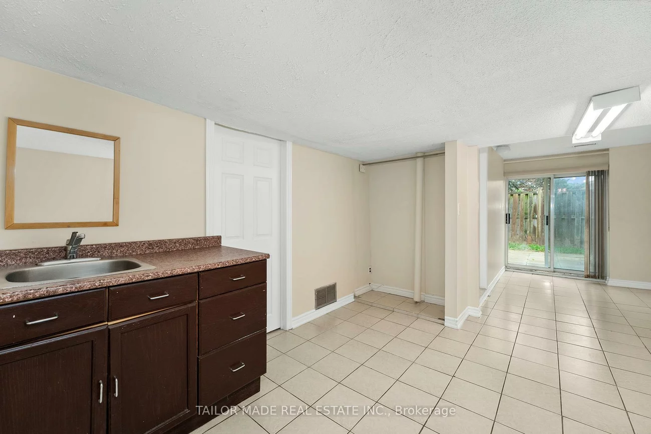 38, Collins, Brampton North, Brampton