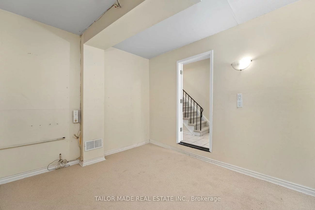 38, Collins, Brampton North, Brampton