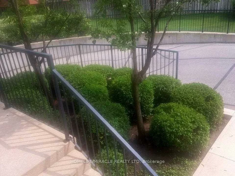 25, Via Rosedale, Sandringham-Wellington, Brampton