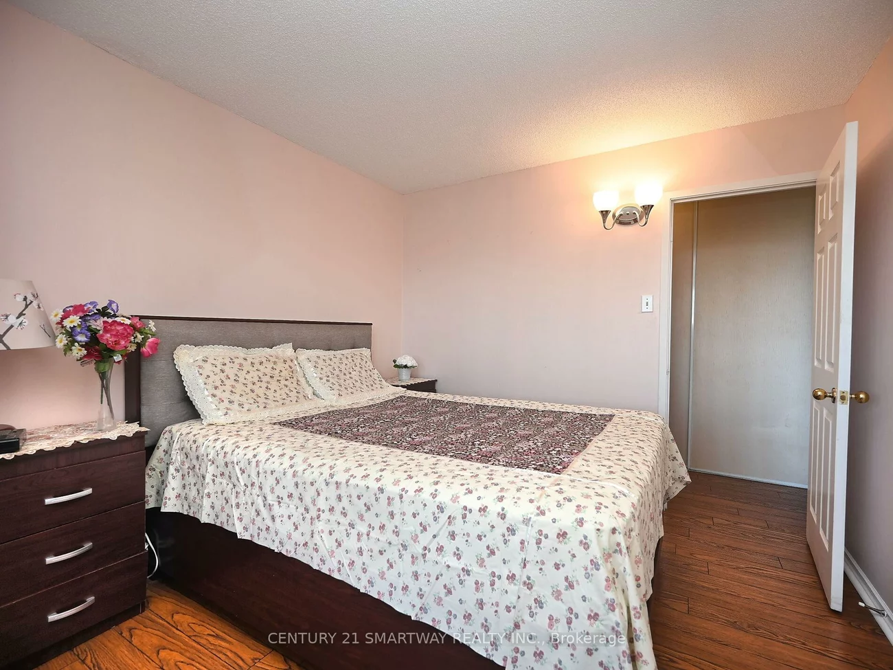 320, Mill, Brampton South, Brampton