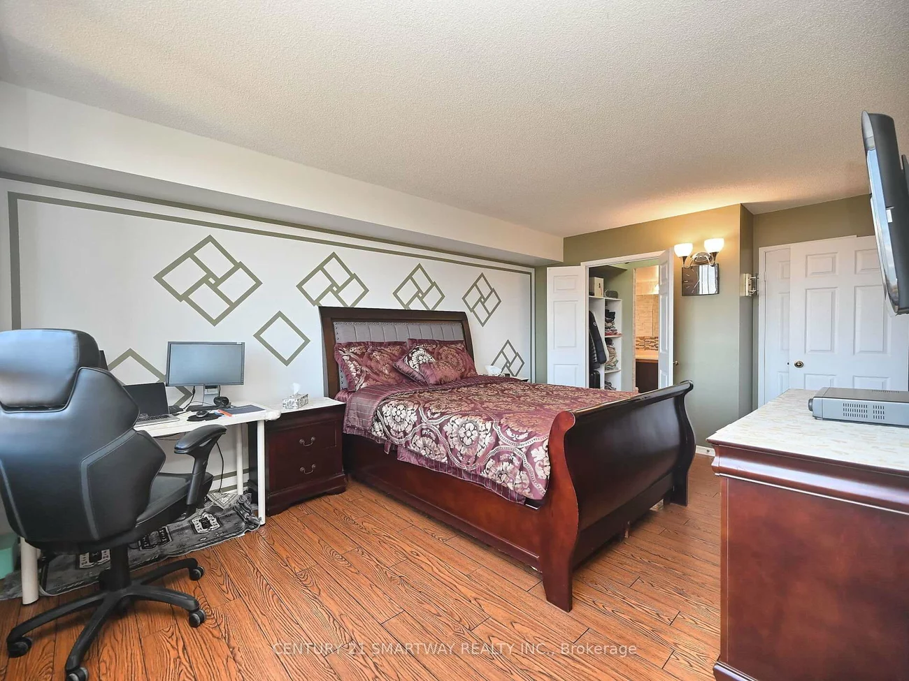 320, Mill, Brampton South, Brampton