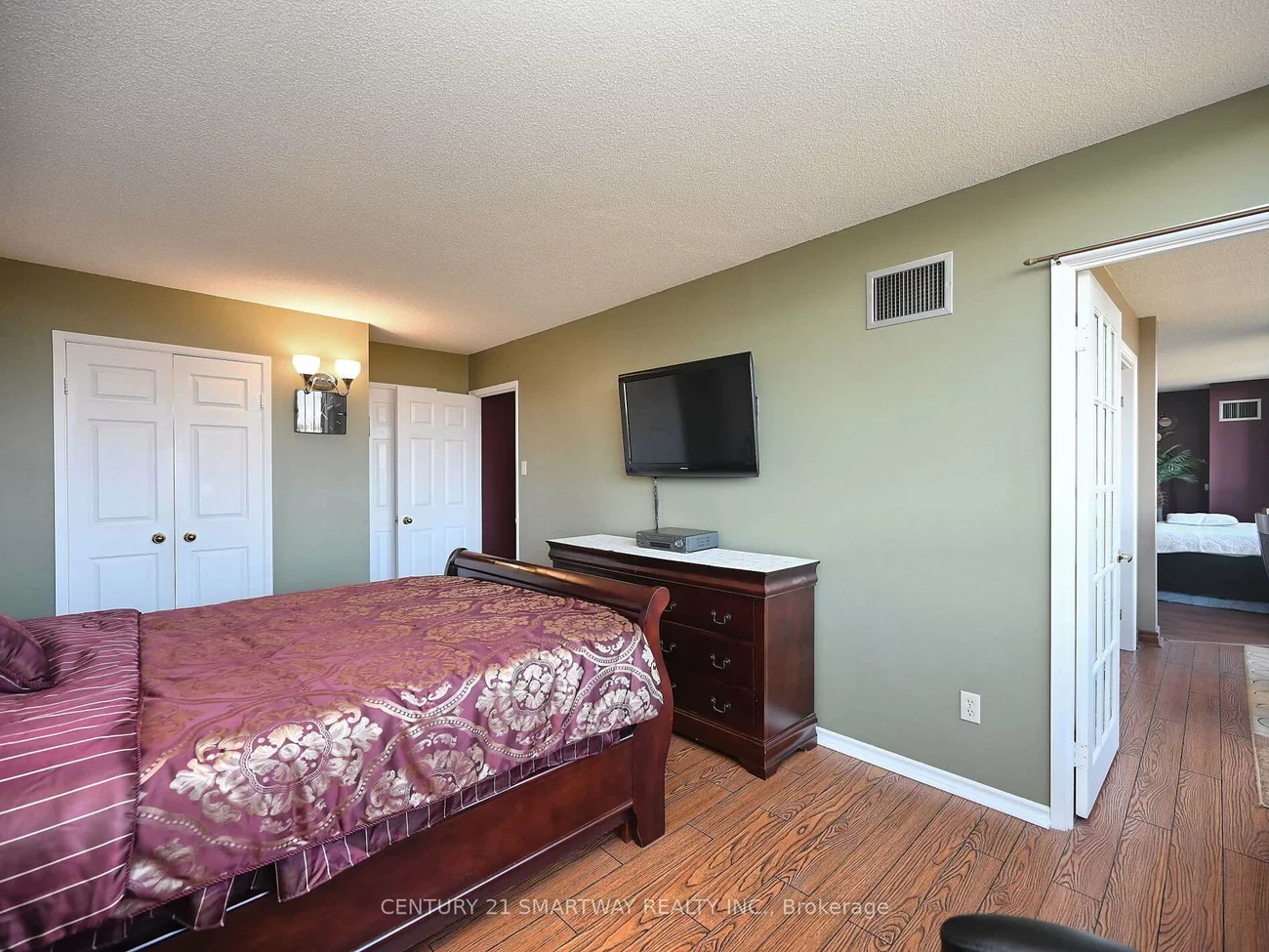 320, Mill, Brampton South, Brampton