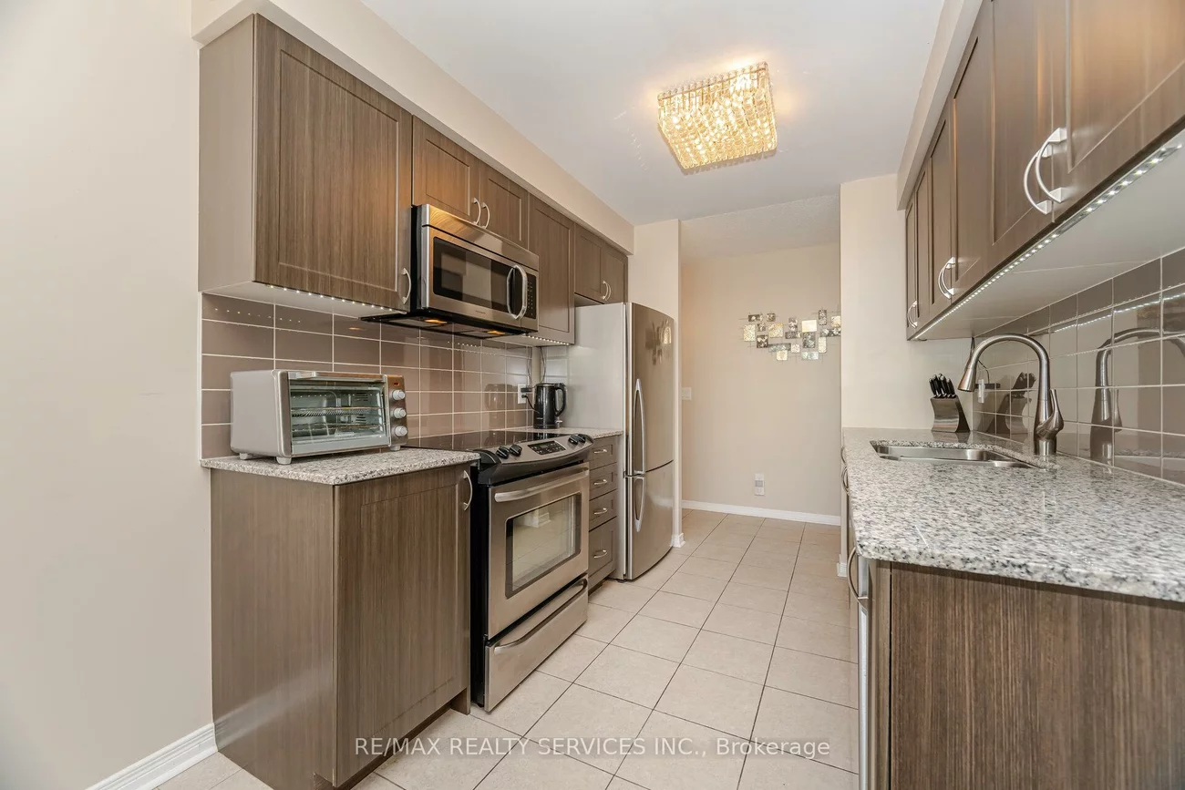 60, Via Rosedale, Sandringham-Wellington, Brampton