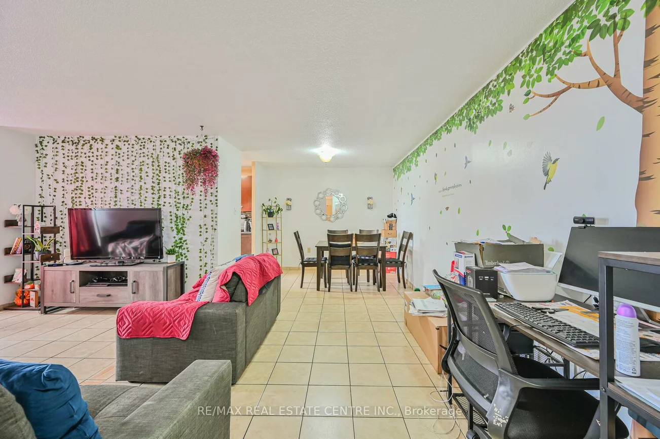 21, Knightsbridge, Queen Street Corridor, Brampton