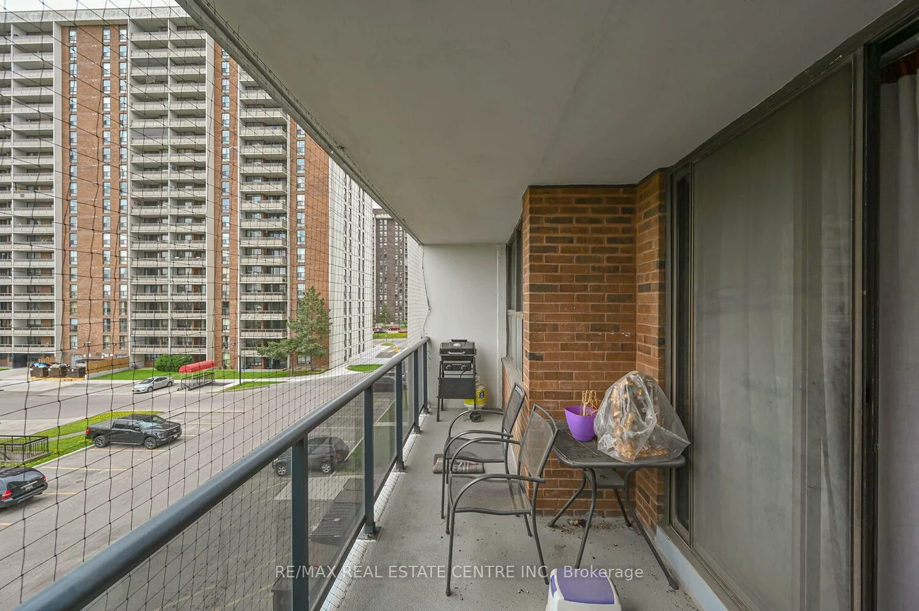 21, Knightsbridge, Queen Street Corridor, Brampton