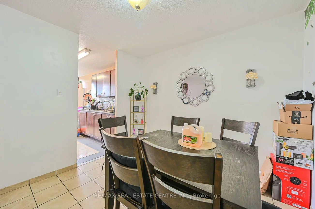 21, Knightsbridge, Queen Street Corridor, Brampton