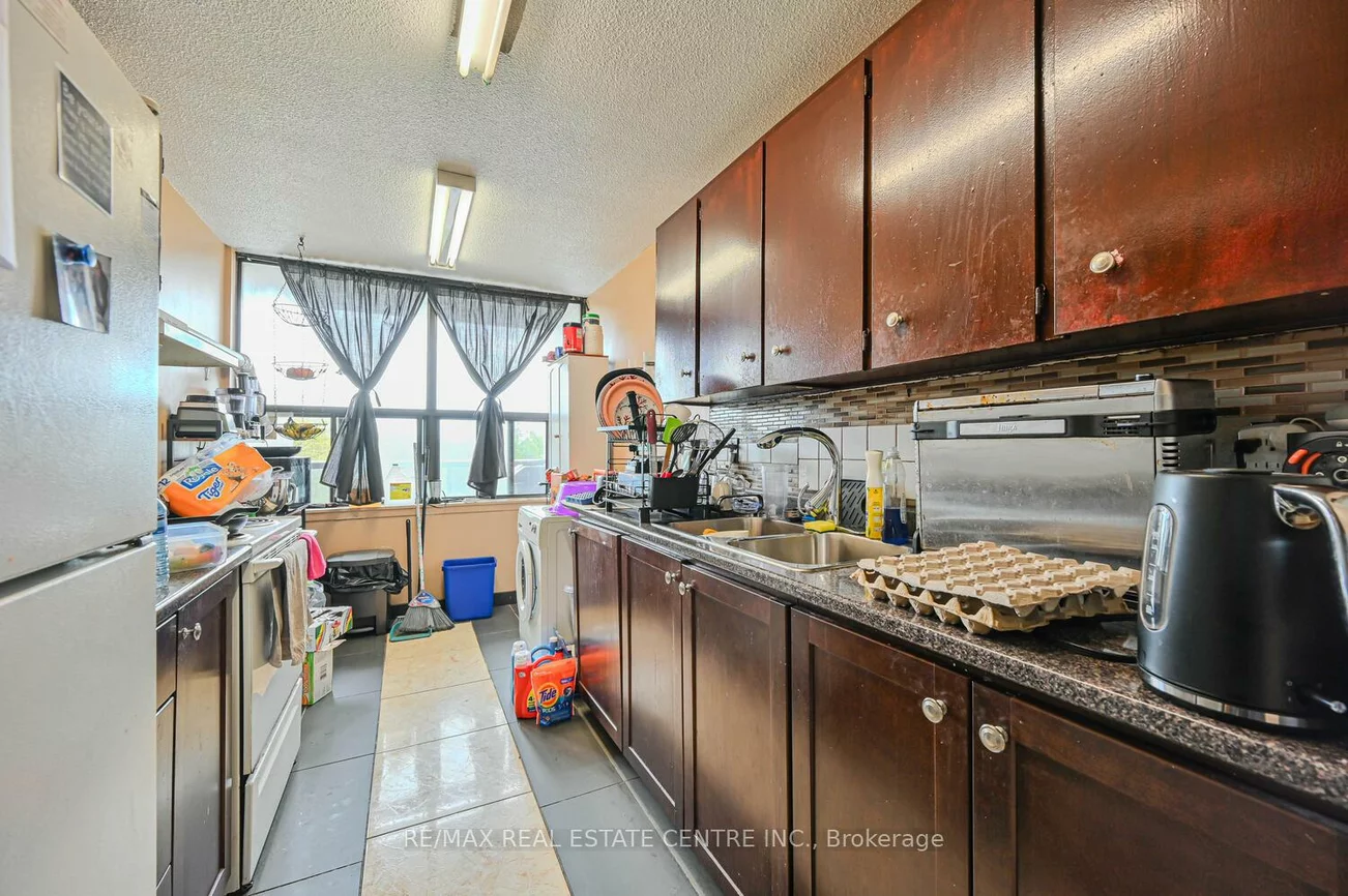 21, Knightsbridge, Queen Street Corridor, Brampton