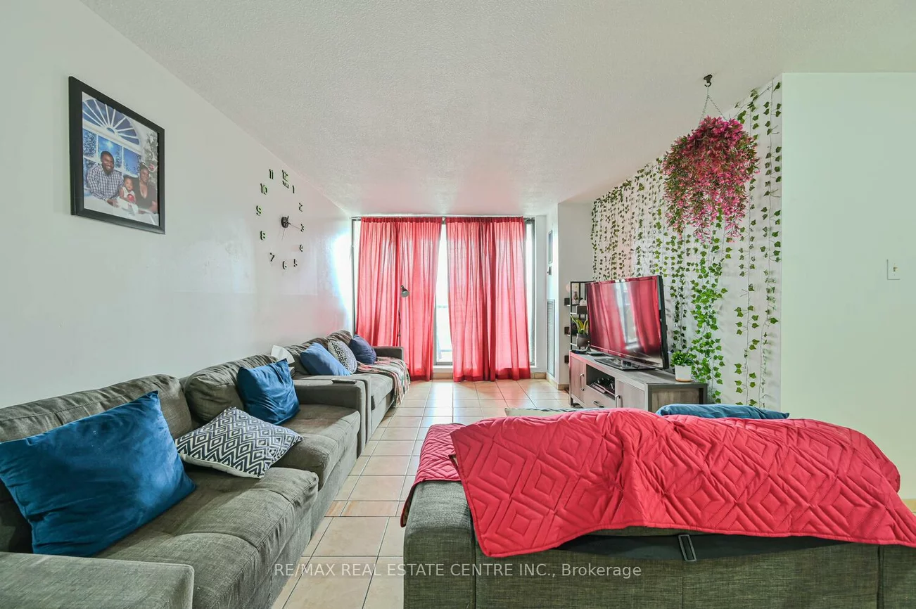 21, Knightsbridge, Queen Street Corridor, Brampton