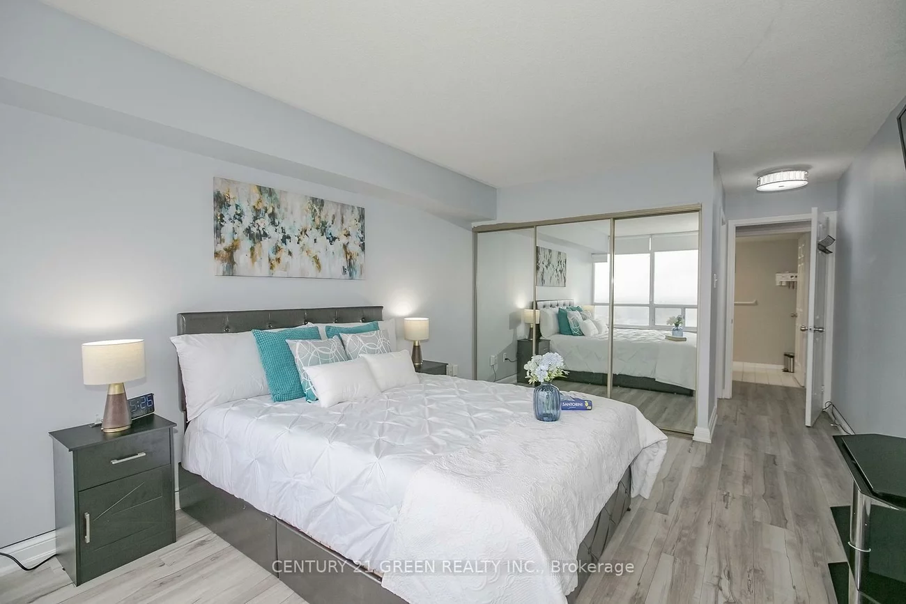 22, Hanover, Queen Street Corridor, Brampton