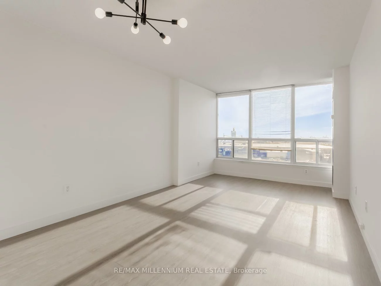 12, Laurelcrest, Queen Street Corridor, Brampton