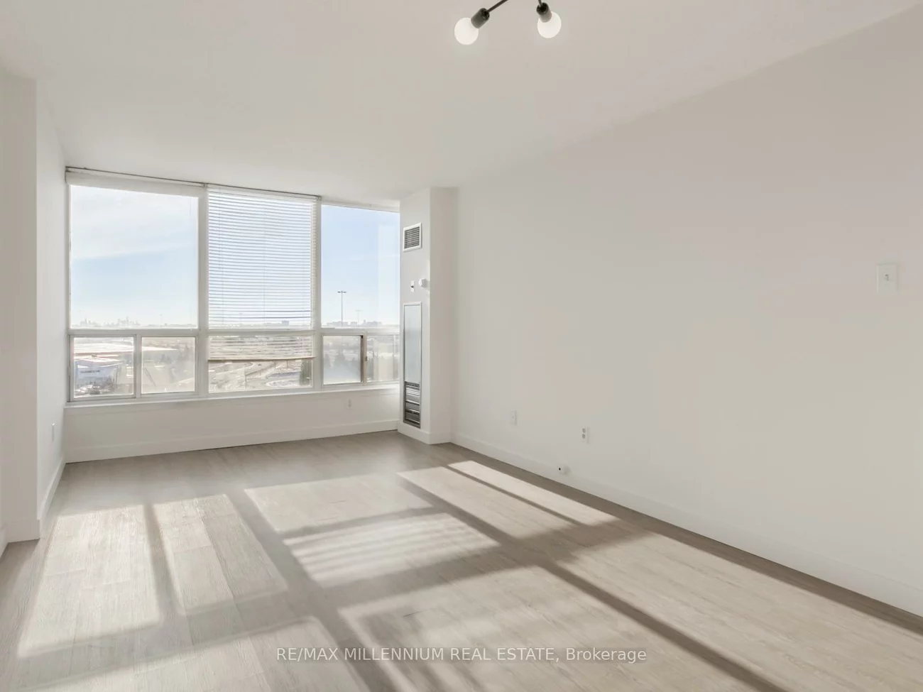 12, Laurelcrest, Queen Street Corridor, Brampton