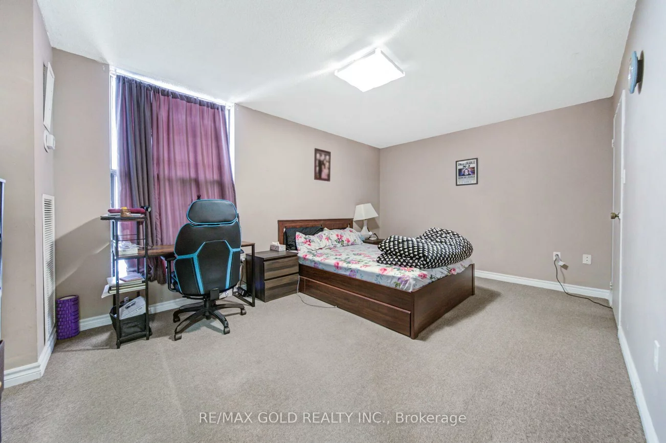 21, Knightsbridge, Queen Street Corridor, Brampton