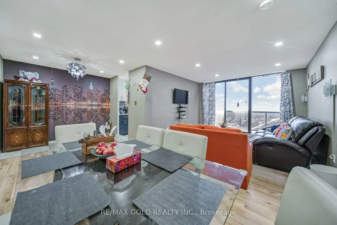 21, Knightsbridge, Queen Street Corridor, Brampton