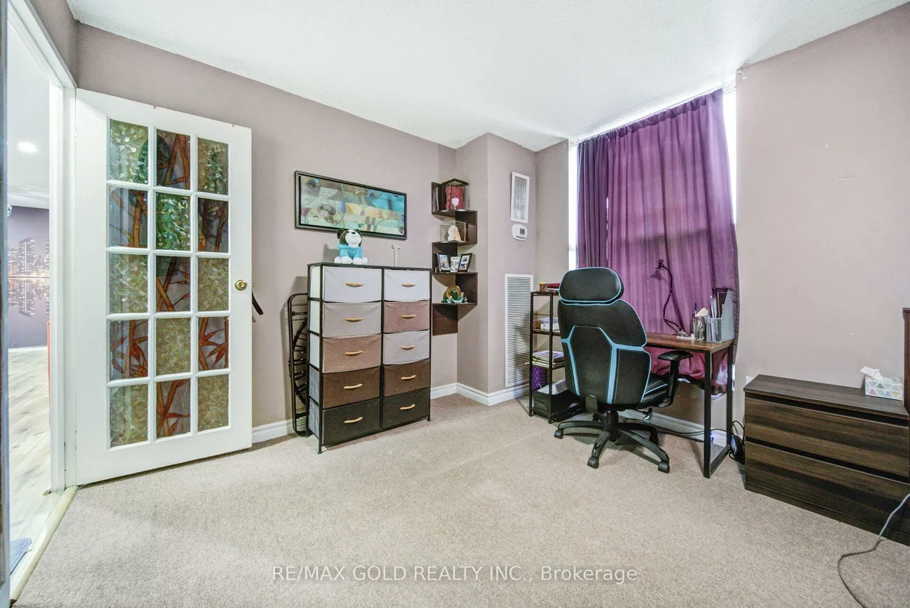 21, Knightsbridge, Queen Street Corridor, Brampton