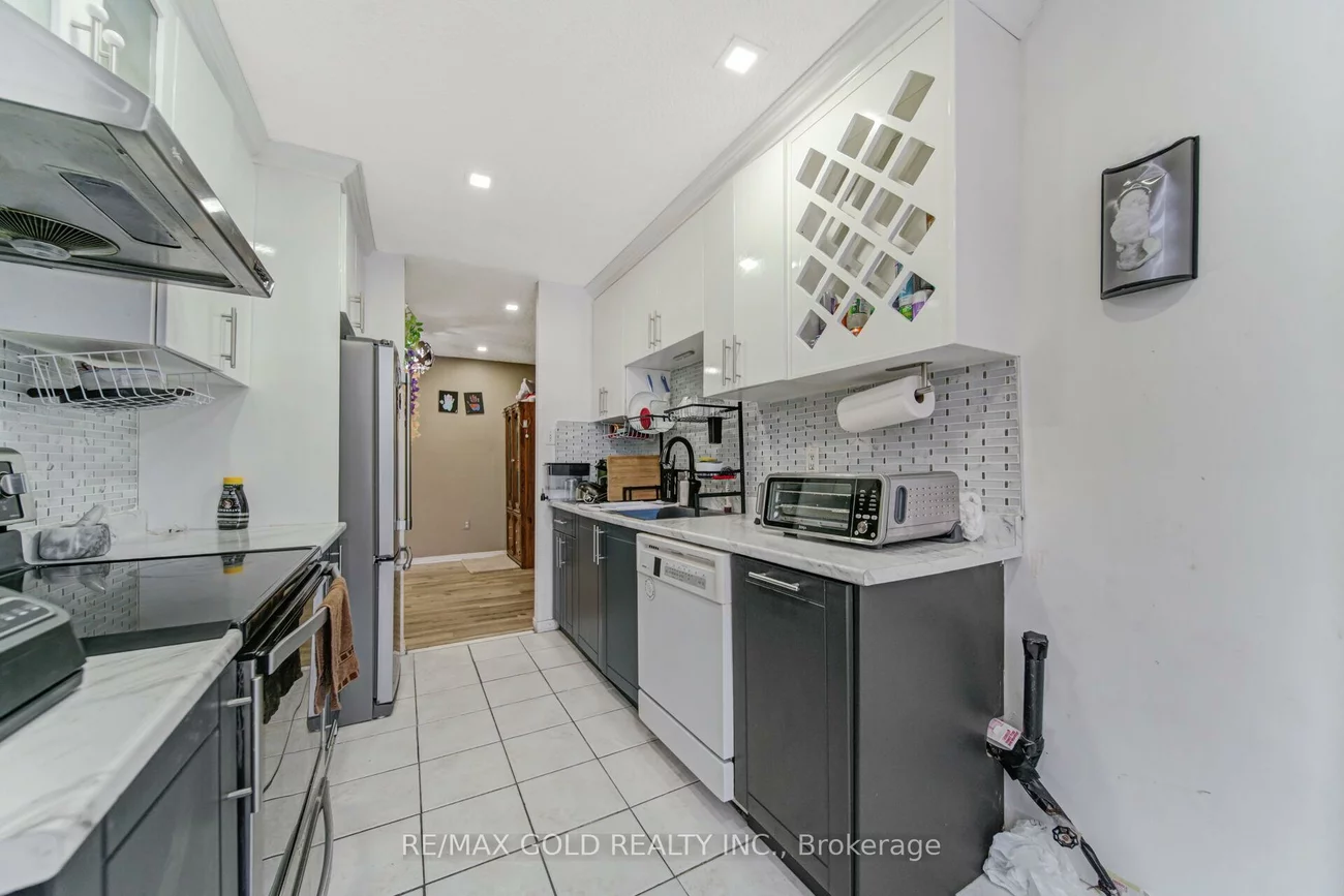 21, Knightsbridge, Queen Street Corridor, Brampton