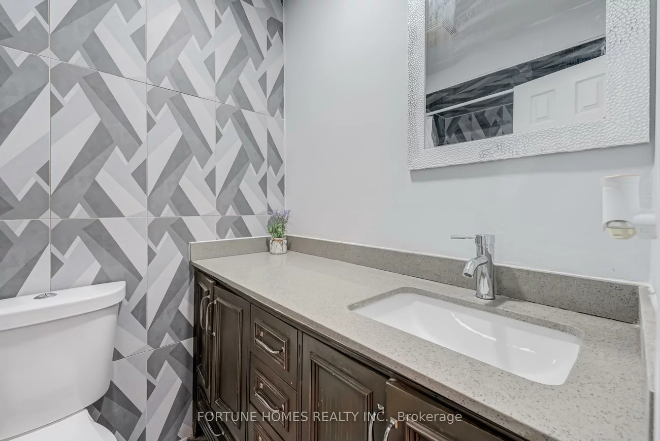 59, Enmount, Southgate, Brampton