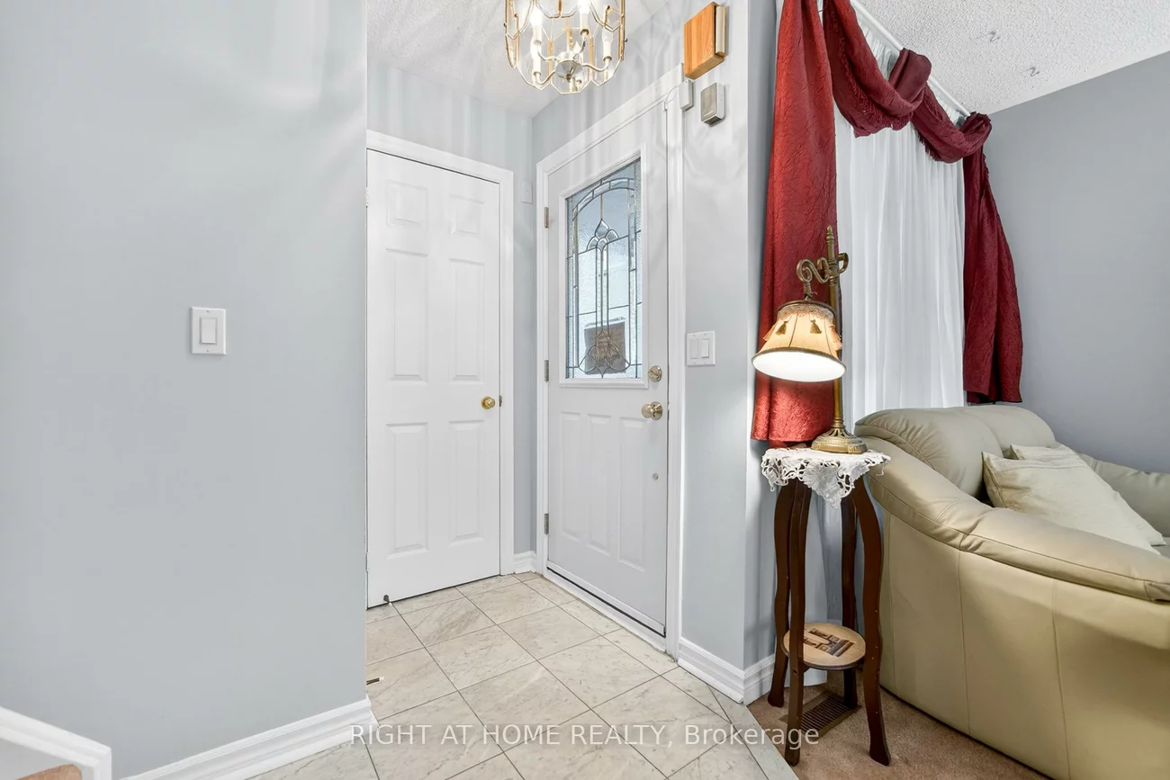 25, Heathcliffe, Central Park, Brampton