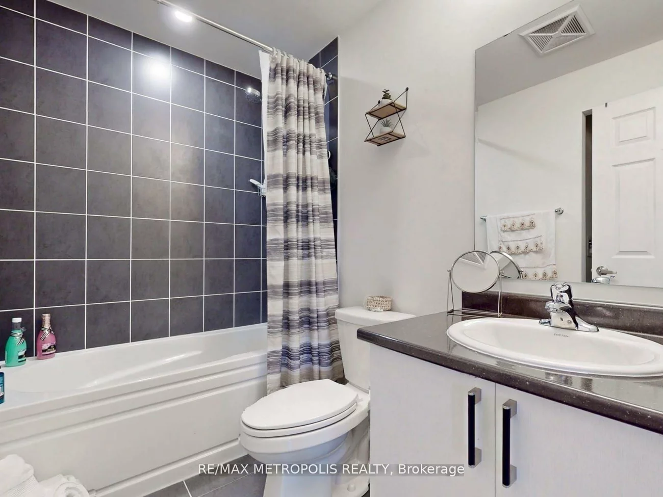 200, Lagerfeld, Northwest Brampton, Brampton