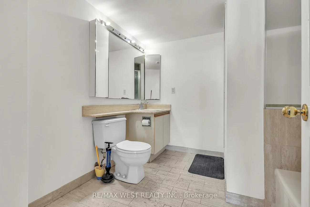 100, County Court, Fletcher's Creek South, Brampton