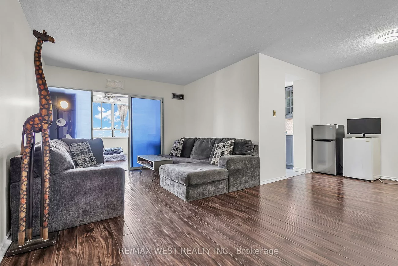 100, County Court, Fletcher's Creek South, Brampton