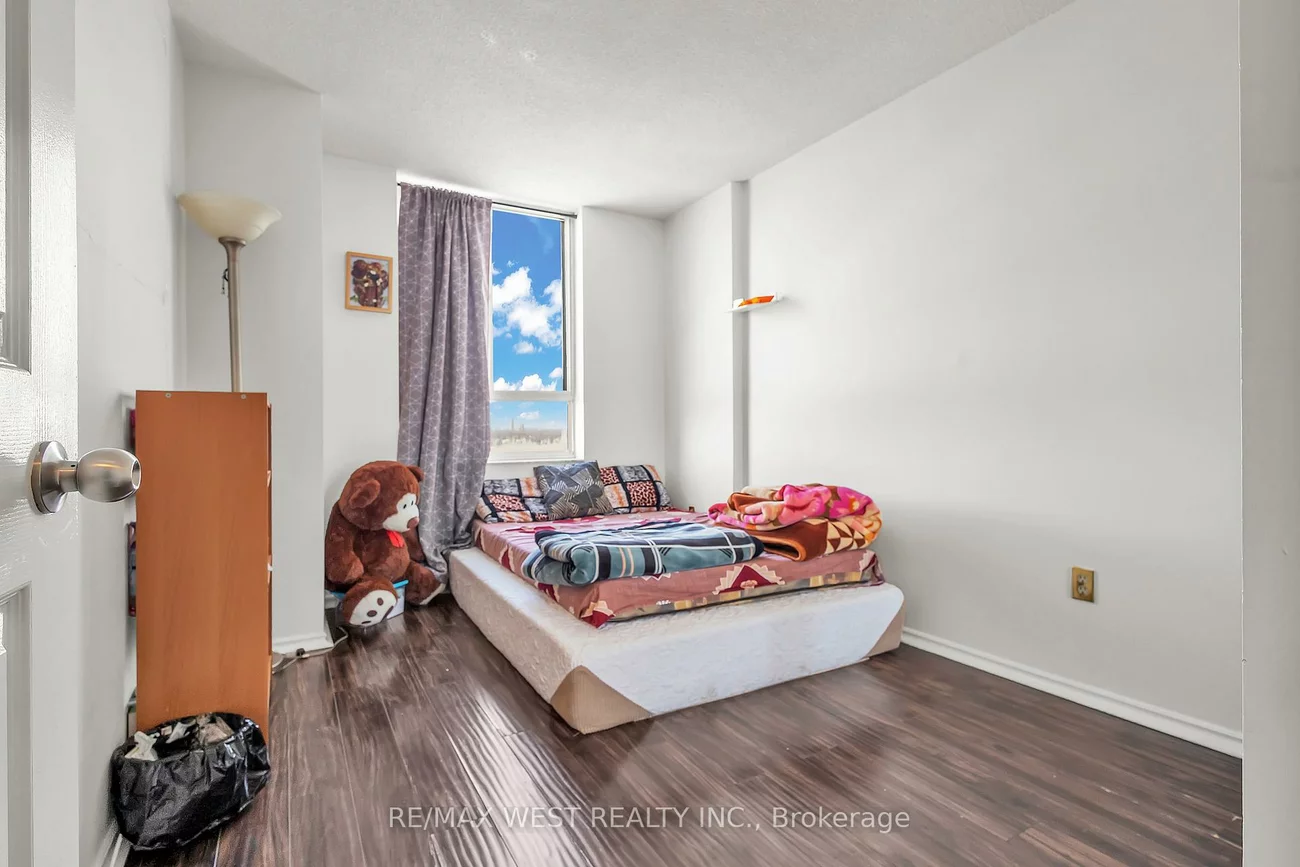 100, County Court, Fletcher's Creek South, Brampton