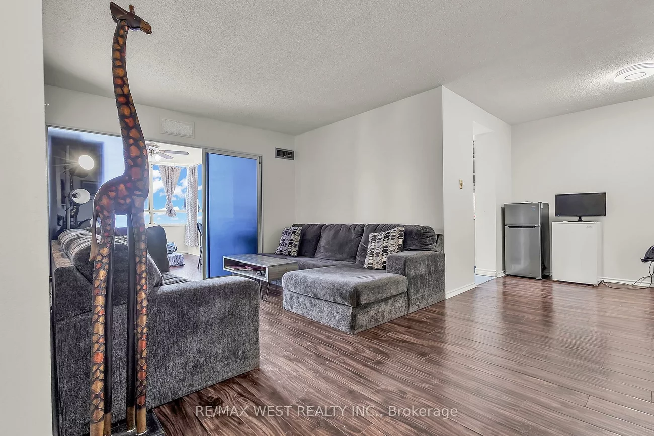 100, County Court, Fletcher's Creek South, Brampton