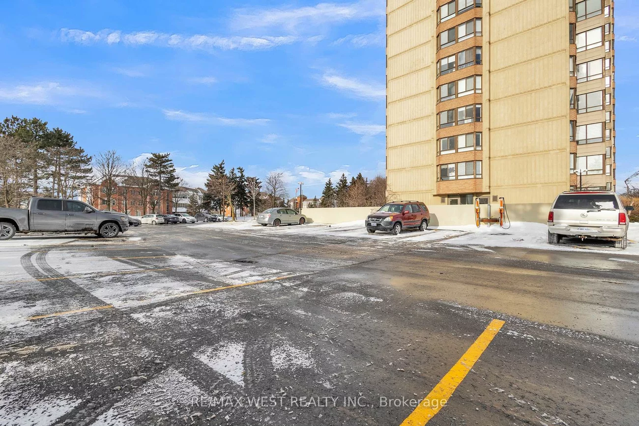 100, County Court, Fletcher's Creek South, Brampton