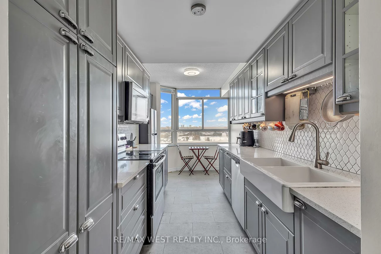 100, County Court, Fletcher's Creek South, Brampton