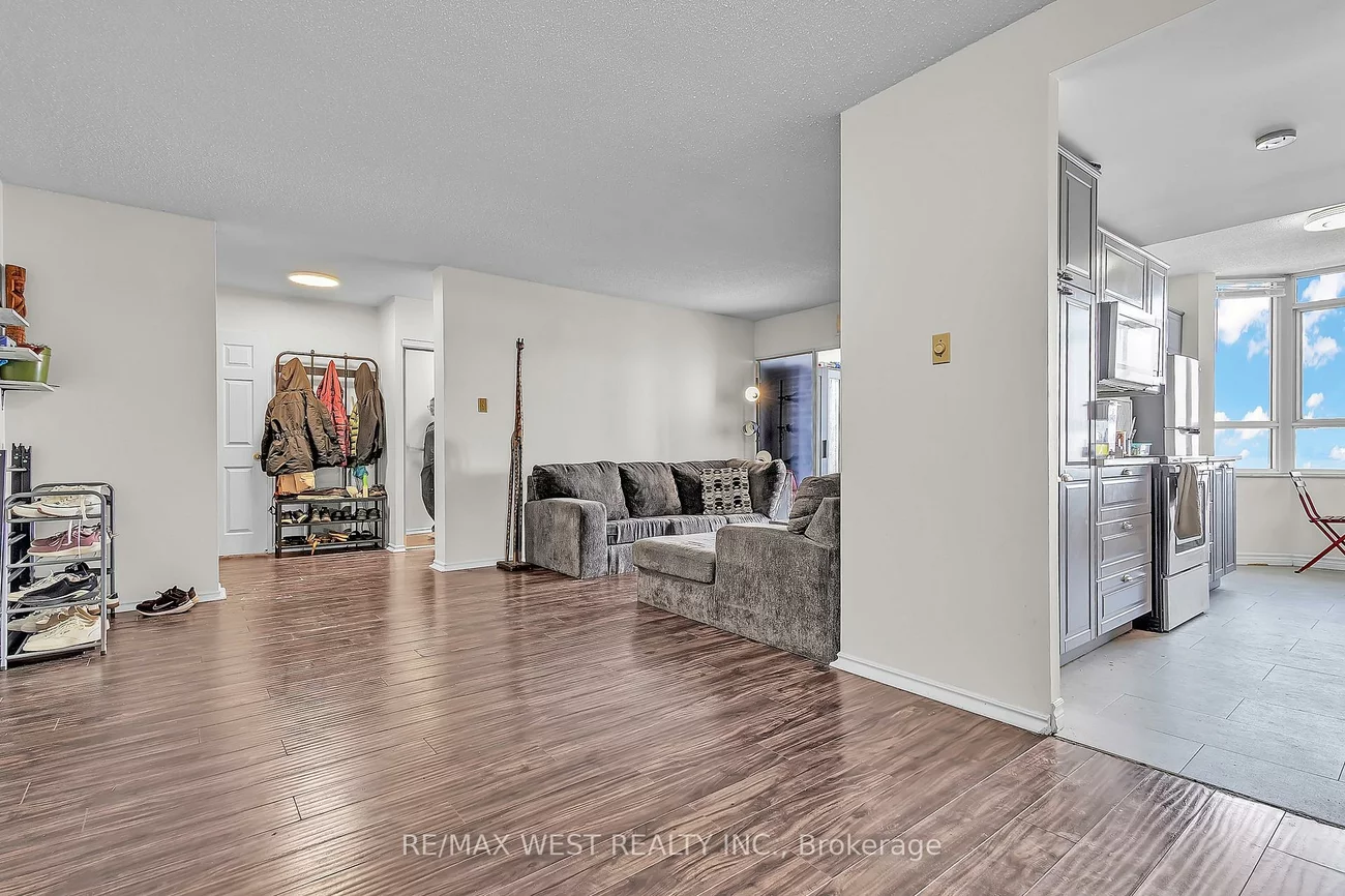 100, County Court, Fletcher's Creek South, Brampton