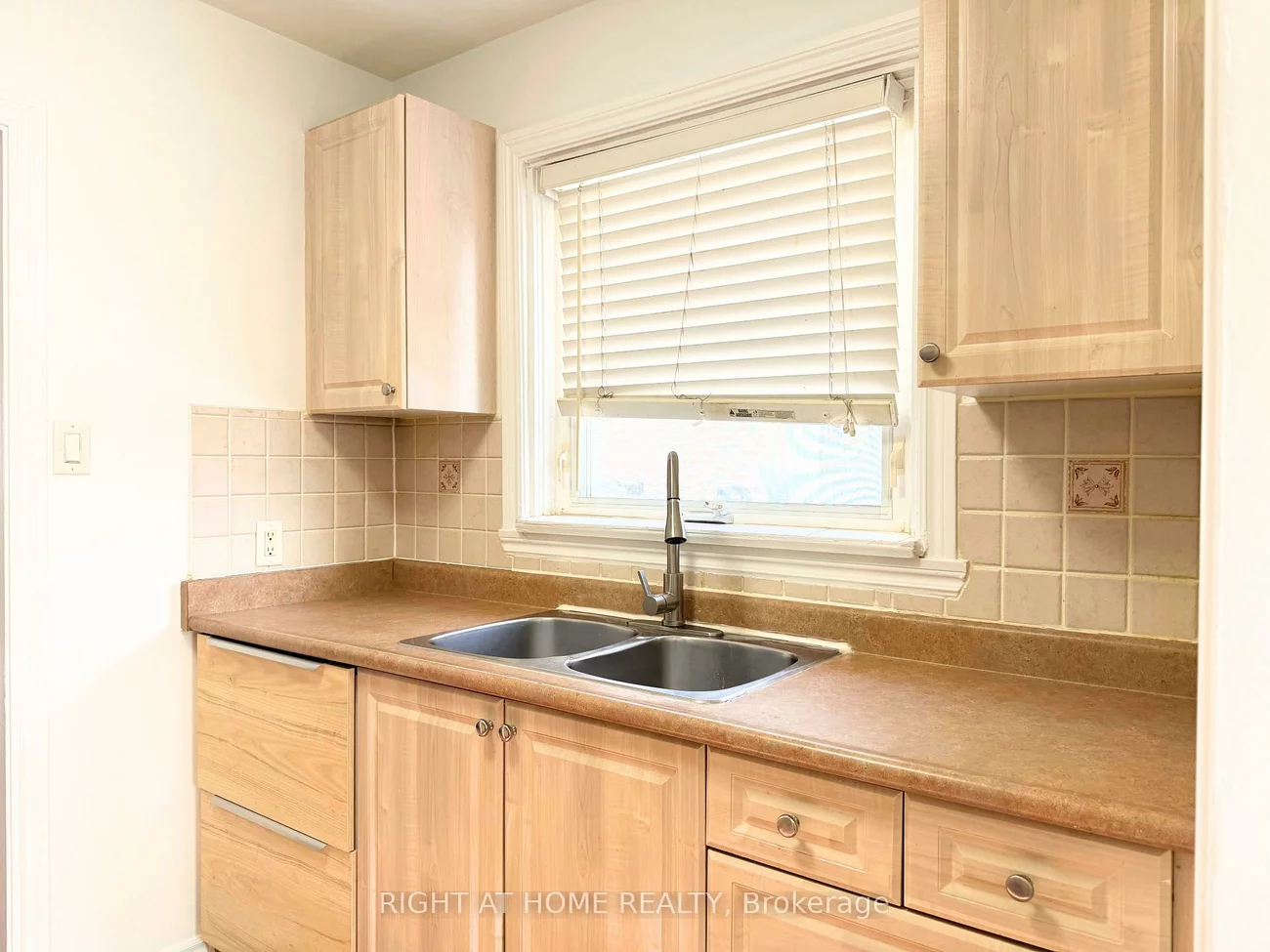 128, Townhouse, Brampton East, Brampton