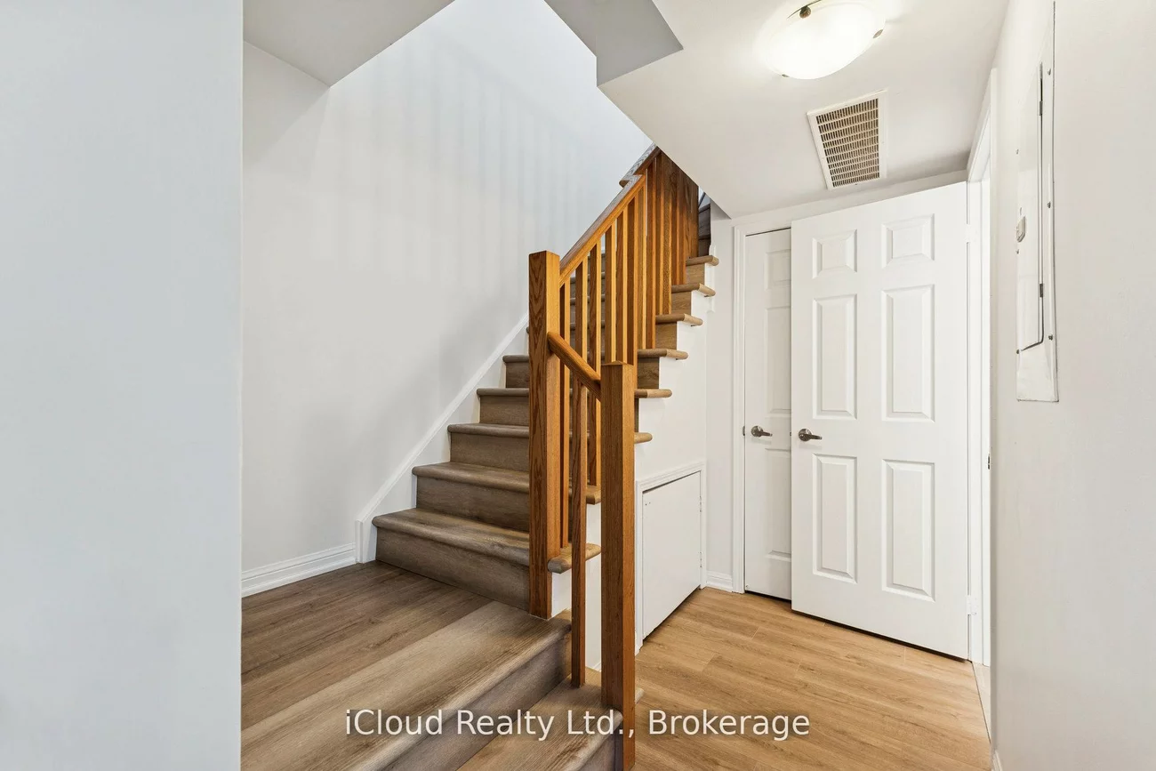 250, Sunny Meadow, Sandringham-Wellington, Brampton