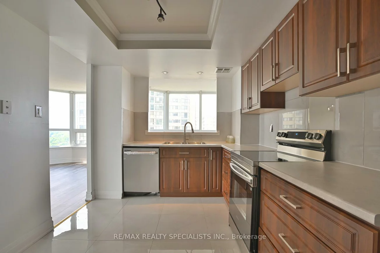 8, Lisa, Queen Street Corridor, Brampton