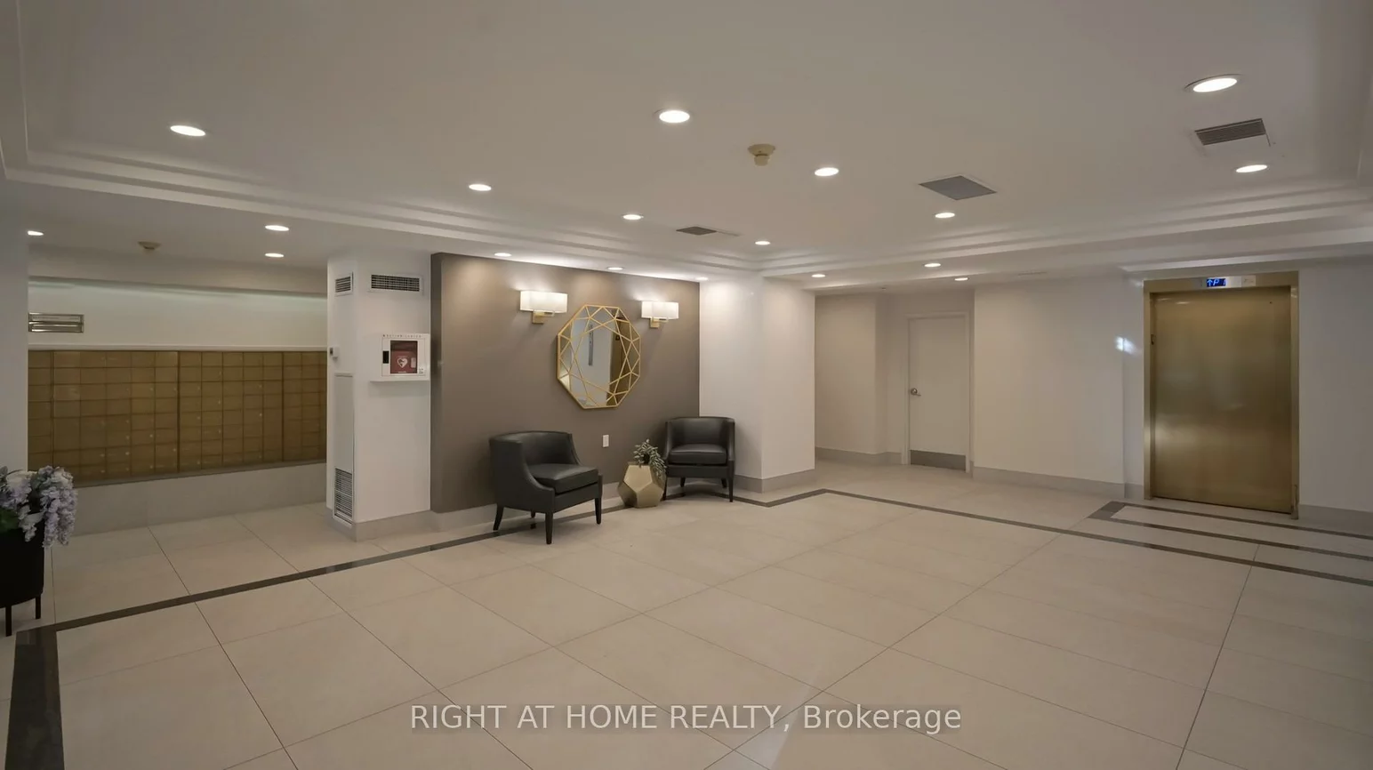 22, Hanover, Queen Street Corridor, Brampton