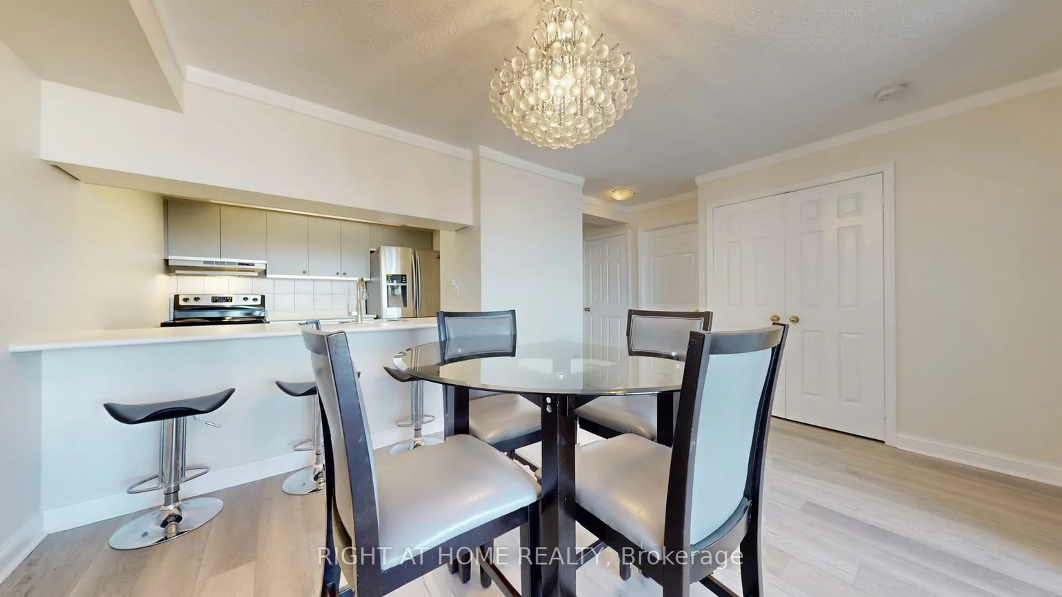 22, Hanover, Queen Street Corridor, Brampton