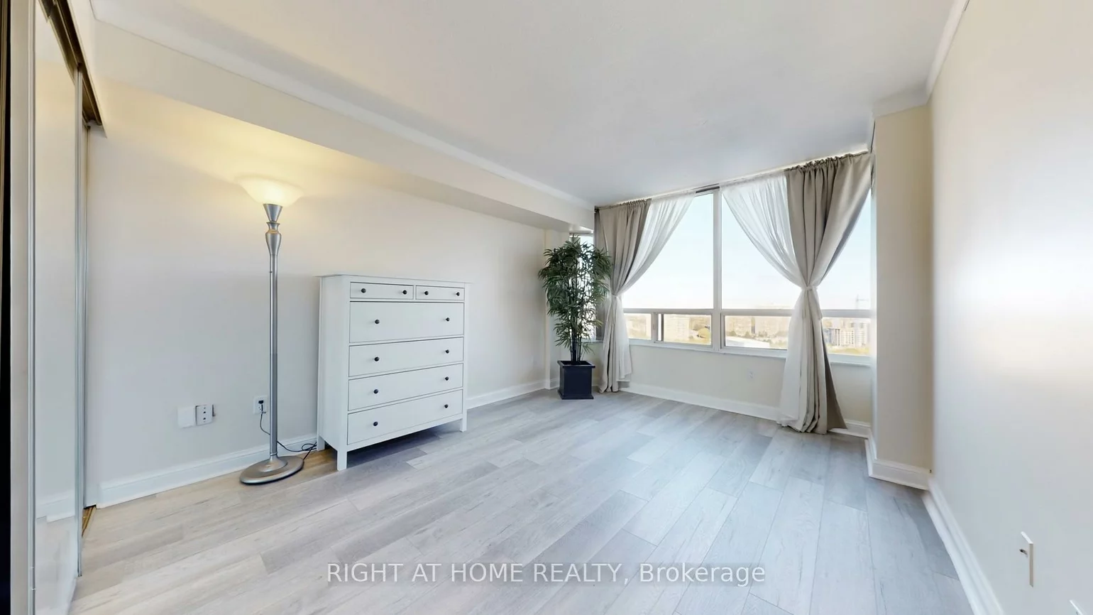 22, Hanover, Queen Street Corridor, Brampton