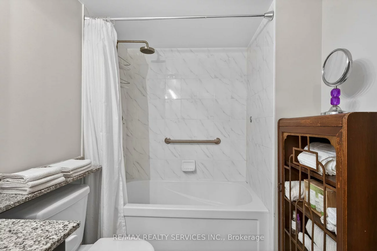 50, Via Rosedale, Sandringham-Wellington, Brampton