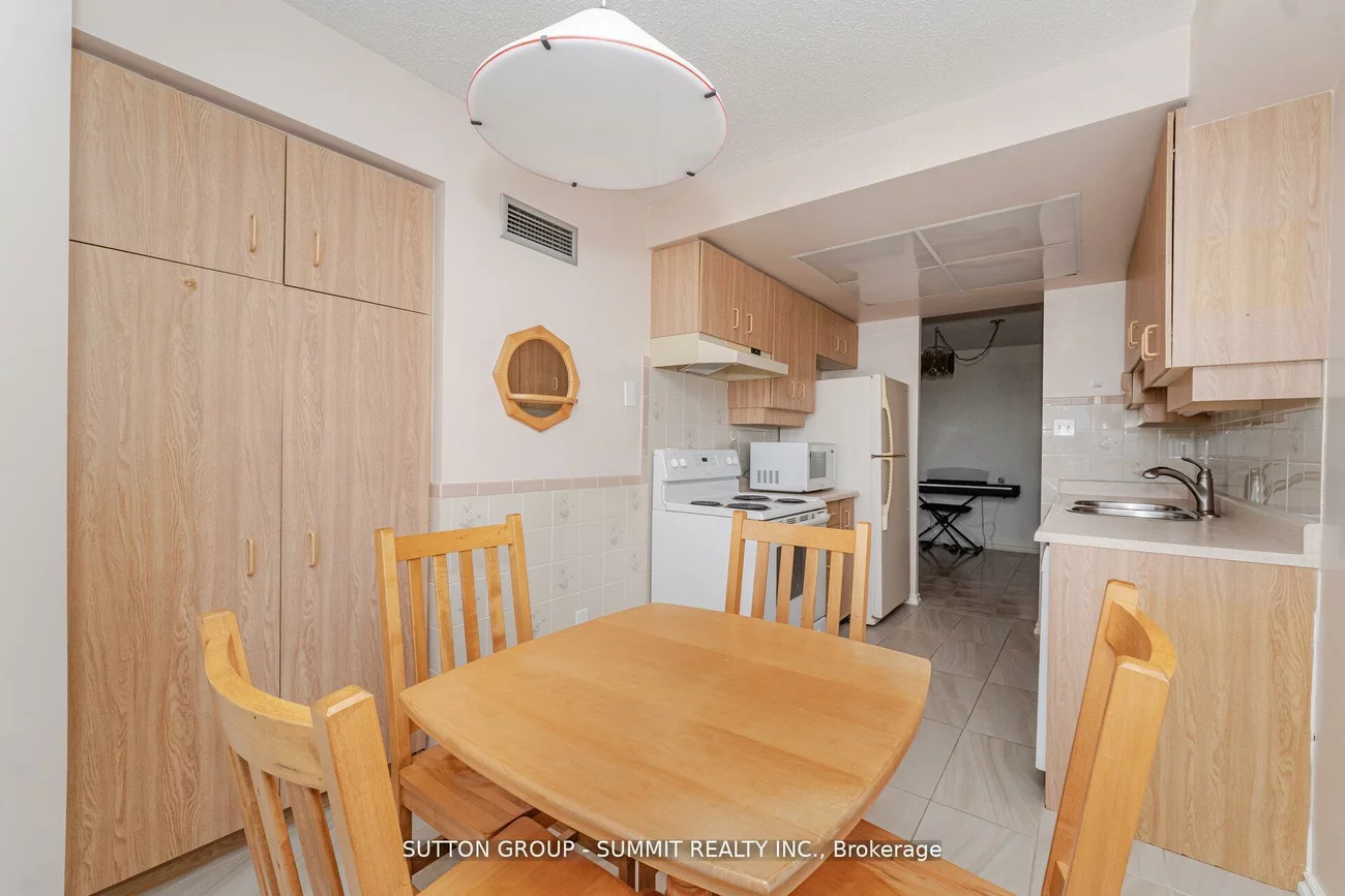 100, County Court, Fletcher's Creek South, Brampton