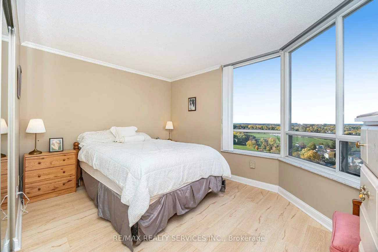 22, Hanover, Queen Street Corridor, Brampton