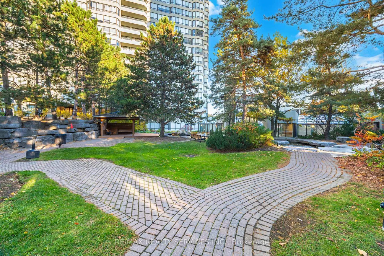 22, Hanover, Queen Street Corridor, Brampton