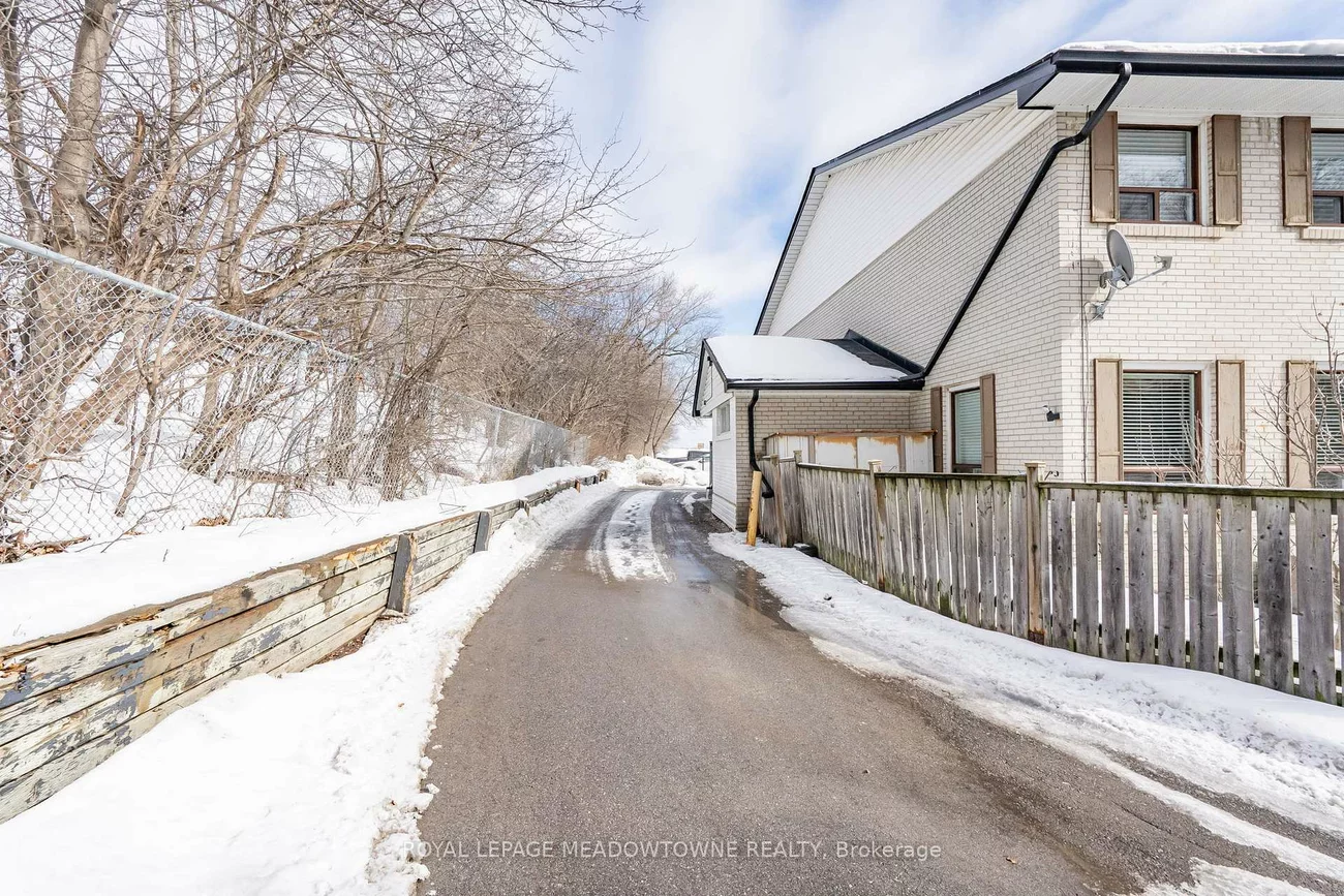 61, Ardglen, Brampton East, Brampton