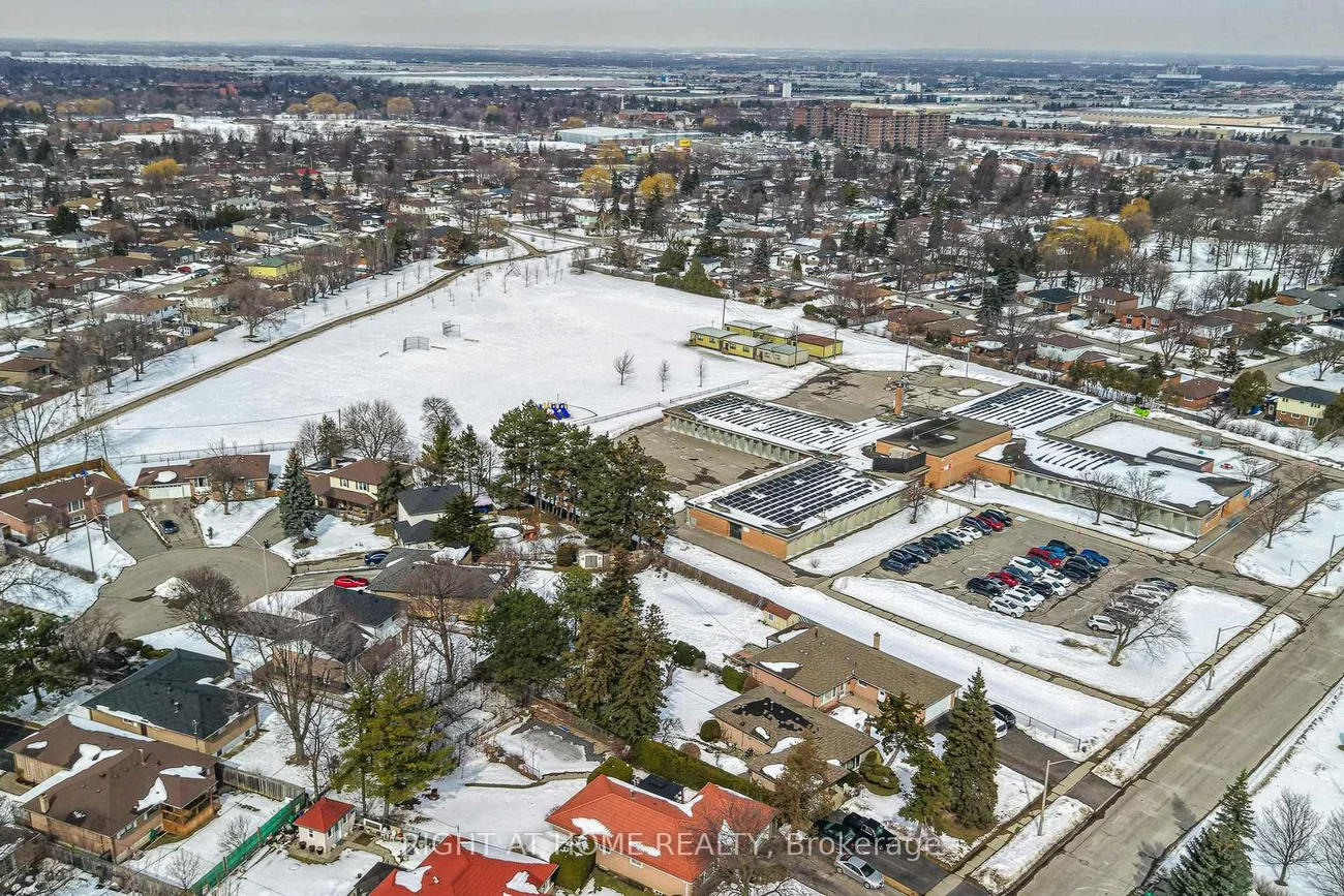 100, Darras, Southgate, Brampton