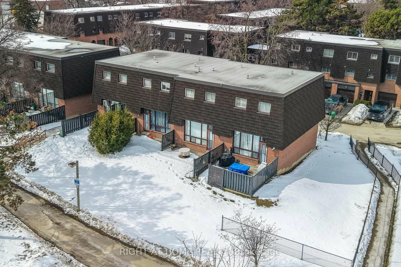 100, Darras, Southgate, Brampton